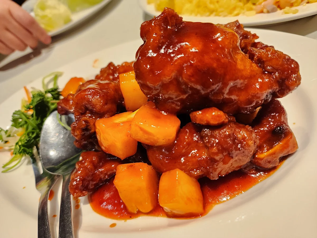 sweet & sour pork w pineapple 菠蘿咕嚕肉
